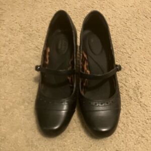 Clarks Classic Black Mary Jane Shoes Heels Size 8